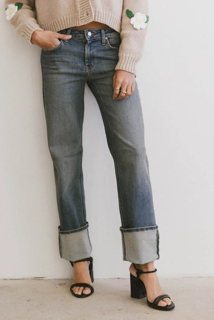 Two hand pockets denim in medium wash
