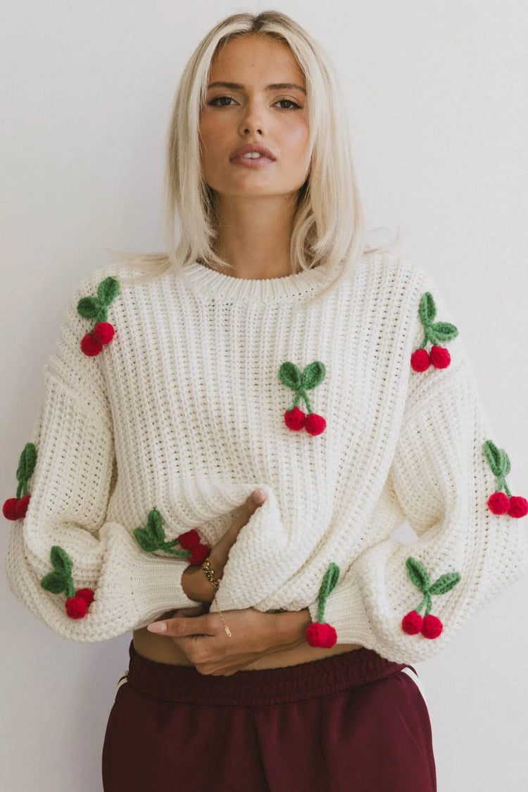 Round neck sweater in cream