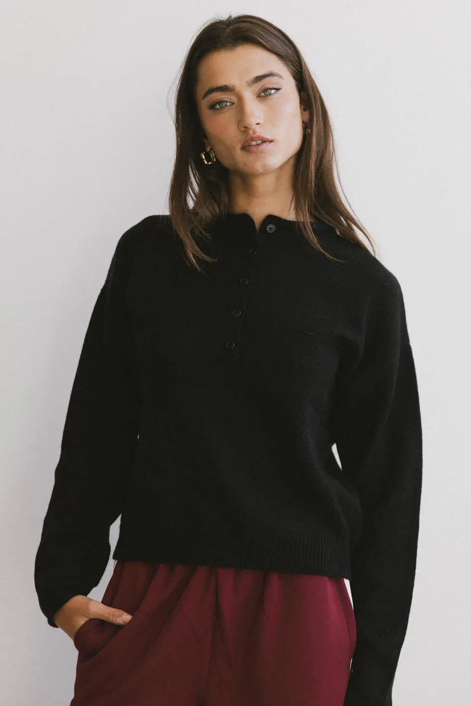 Round neck top in black