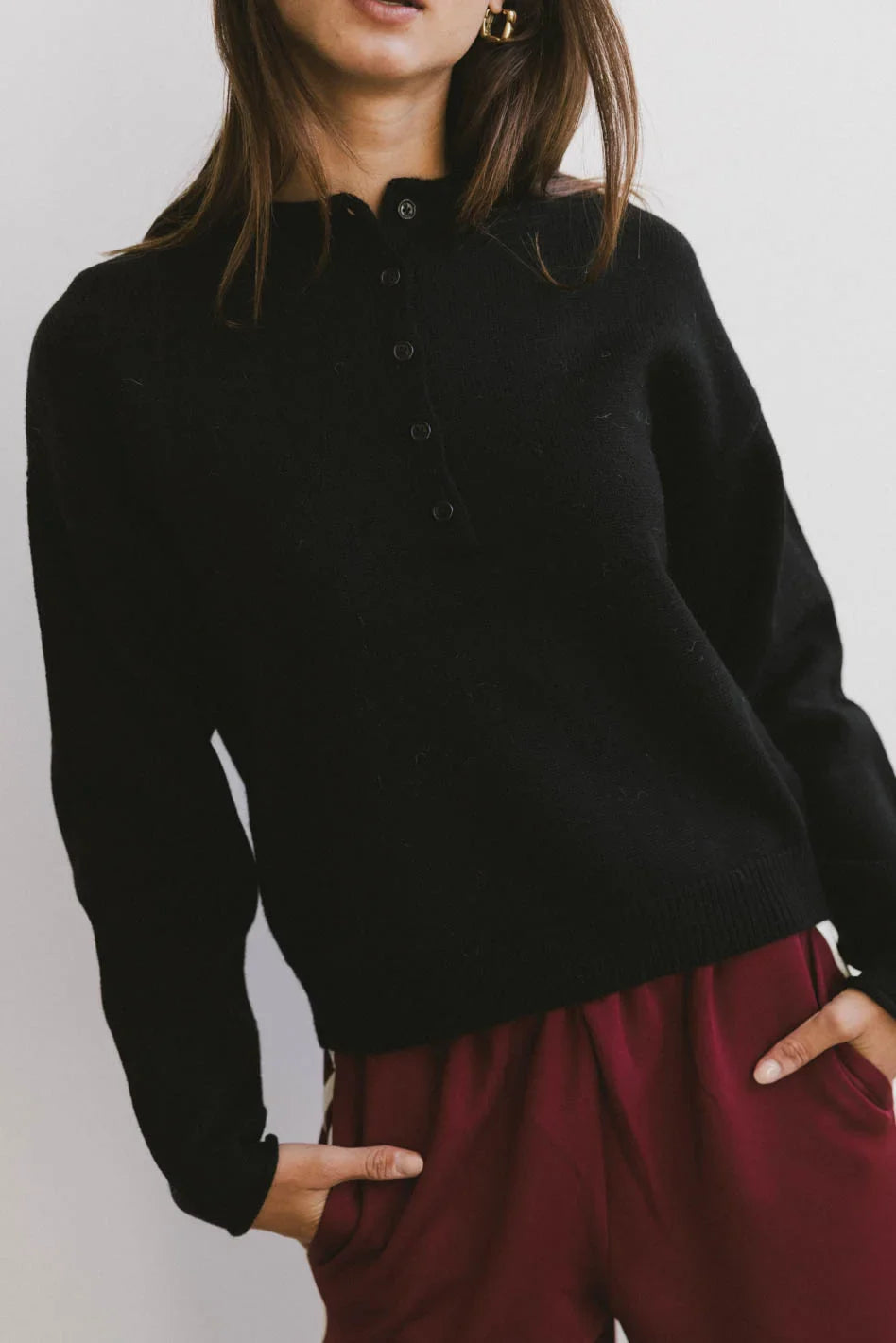 Ribbed hem sweater in black