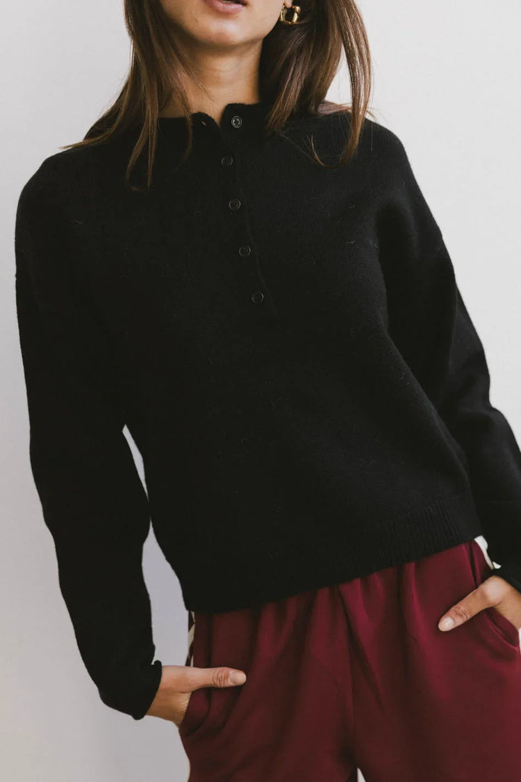 Ribbed hem sweater in black