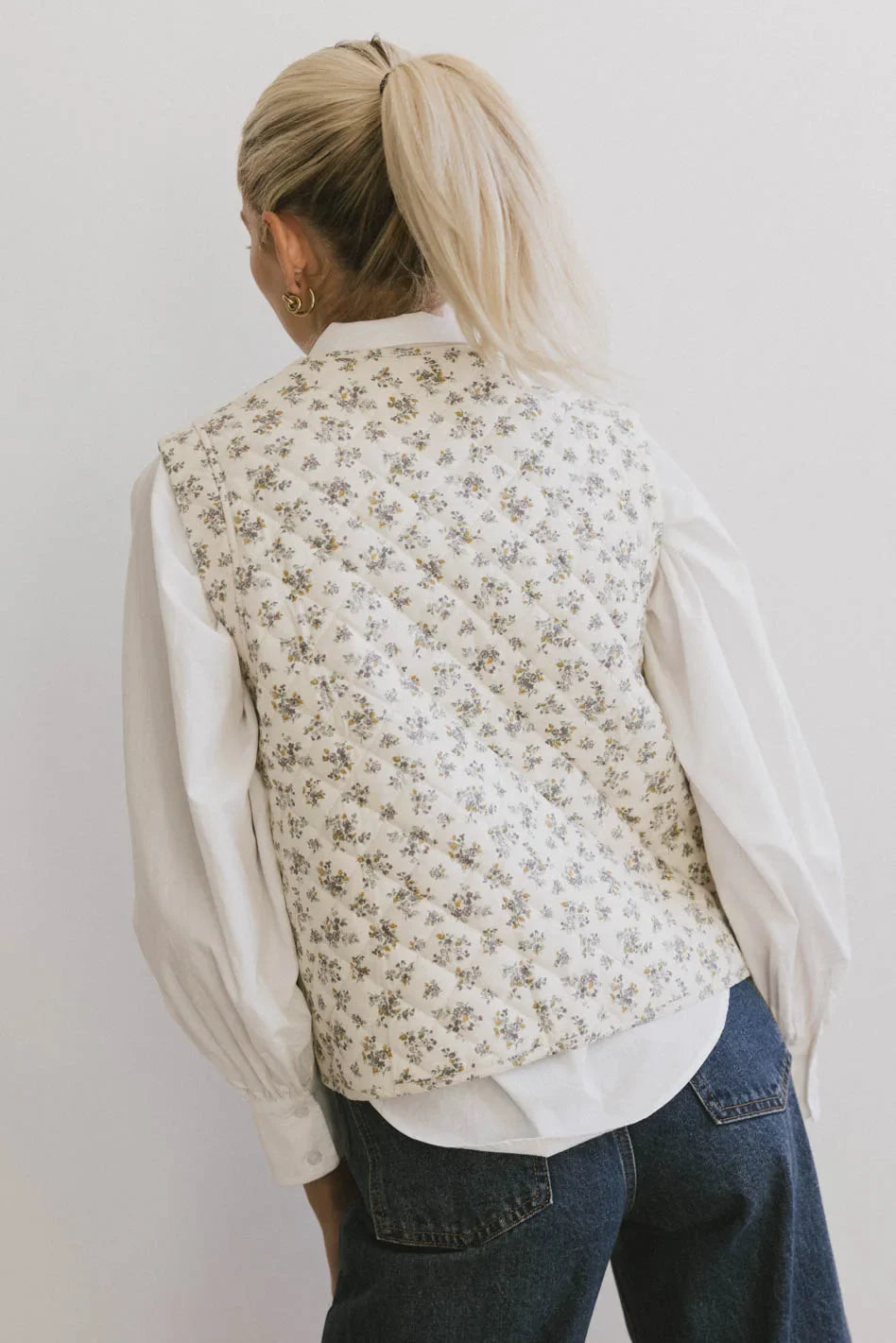 Floral vest in cream