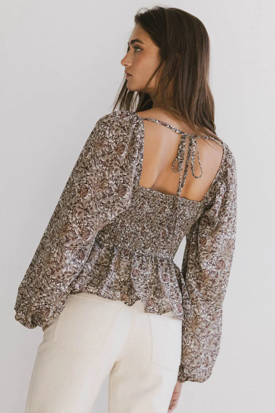 Adjustable shoulder straps top in brown