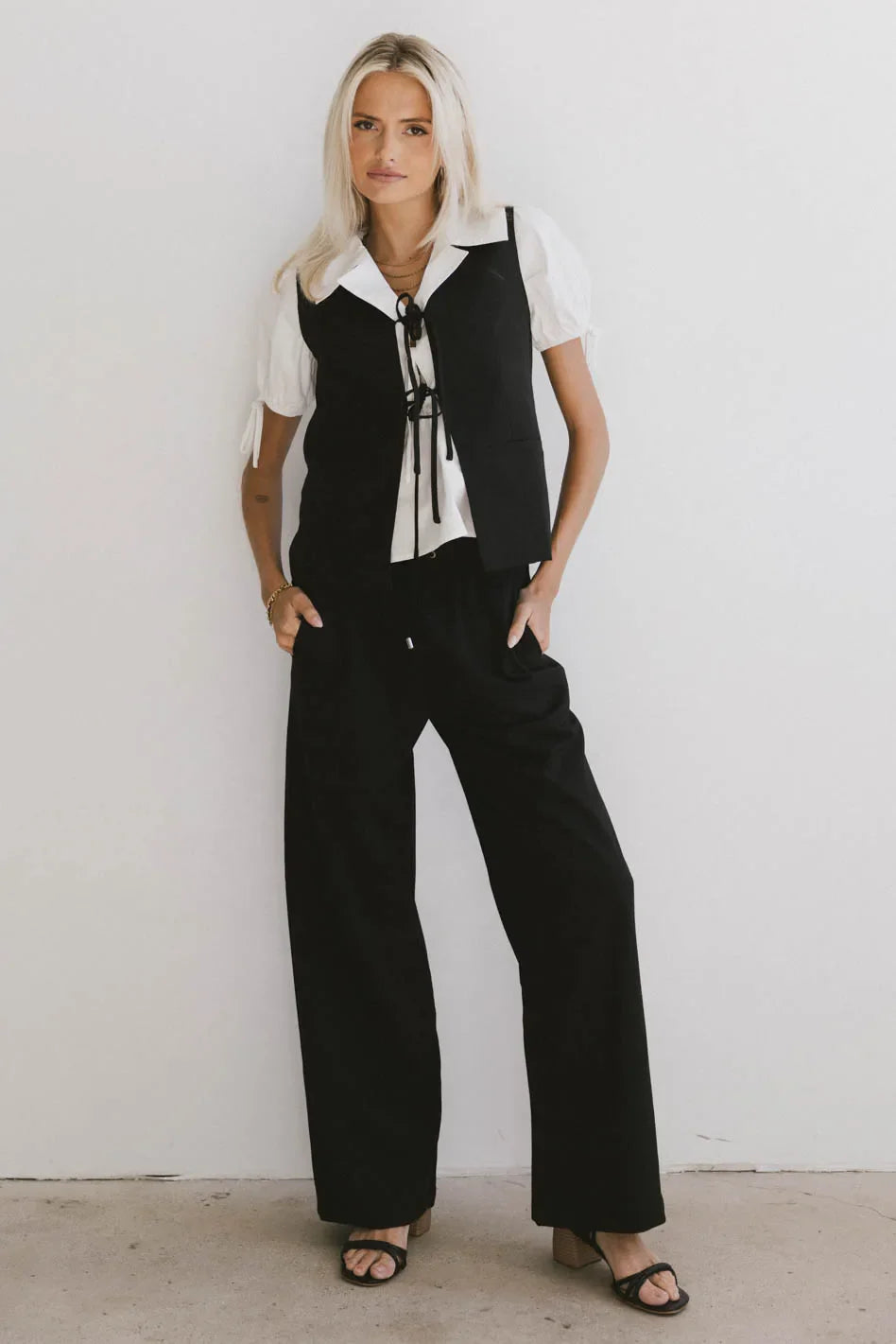 Two hand pockets pants in black
