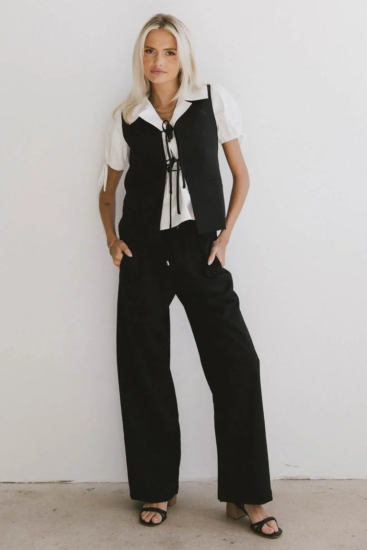 Woven top in black