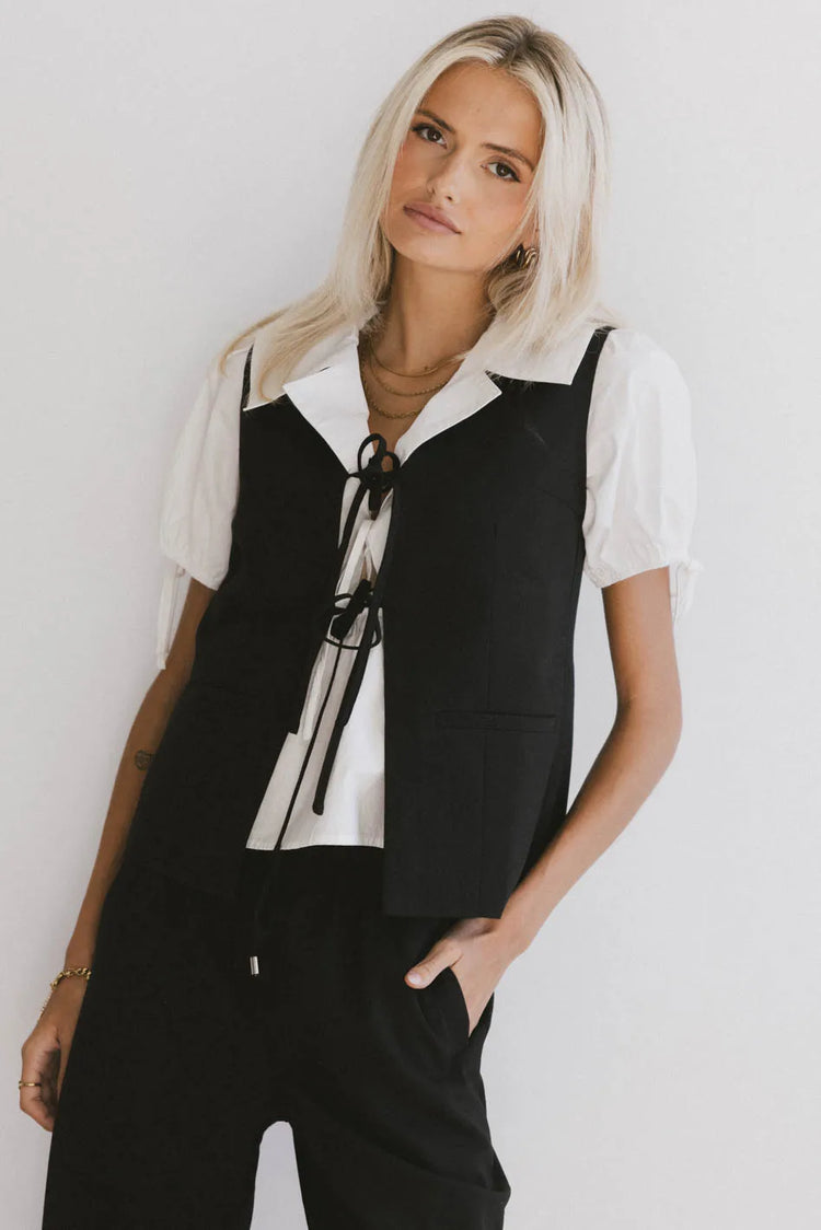 Sleeveless top in black