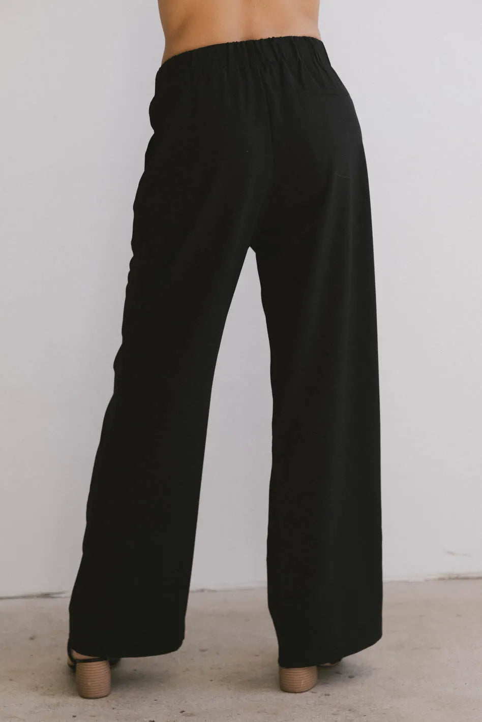 Plain color pants in black