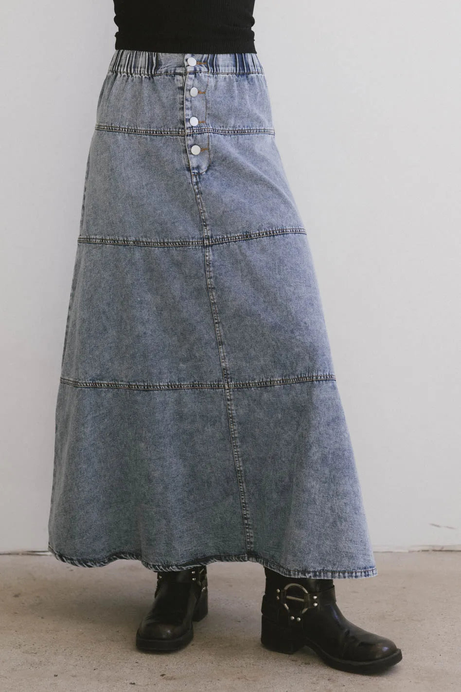 Maxi denim skirt in medium wash