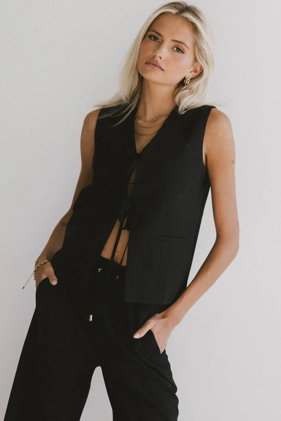 Three front ties top in black