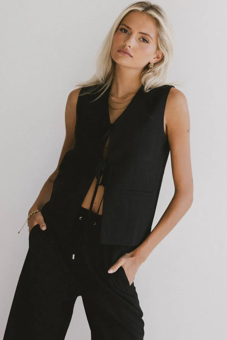 Three front ties top in black