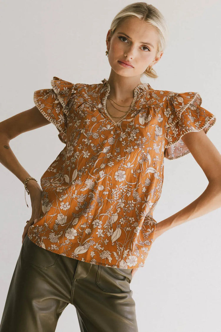 Puff sleeves top in mustard