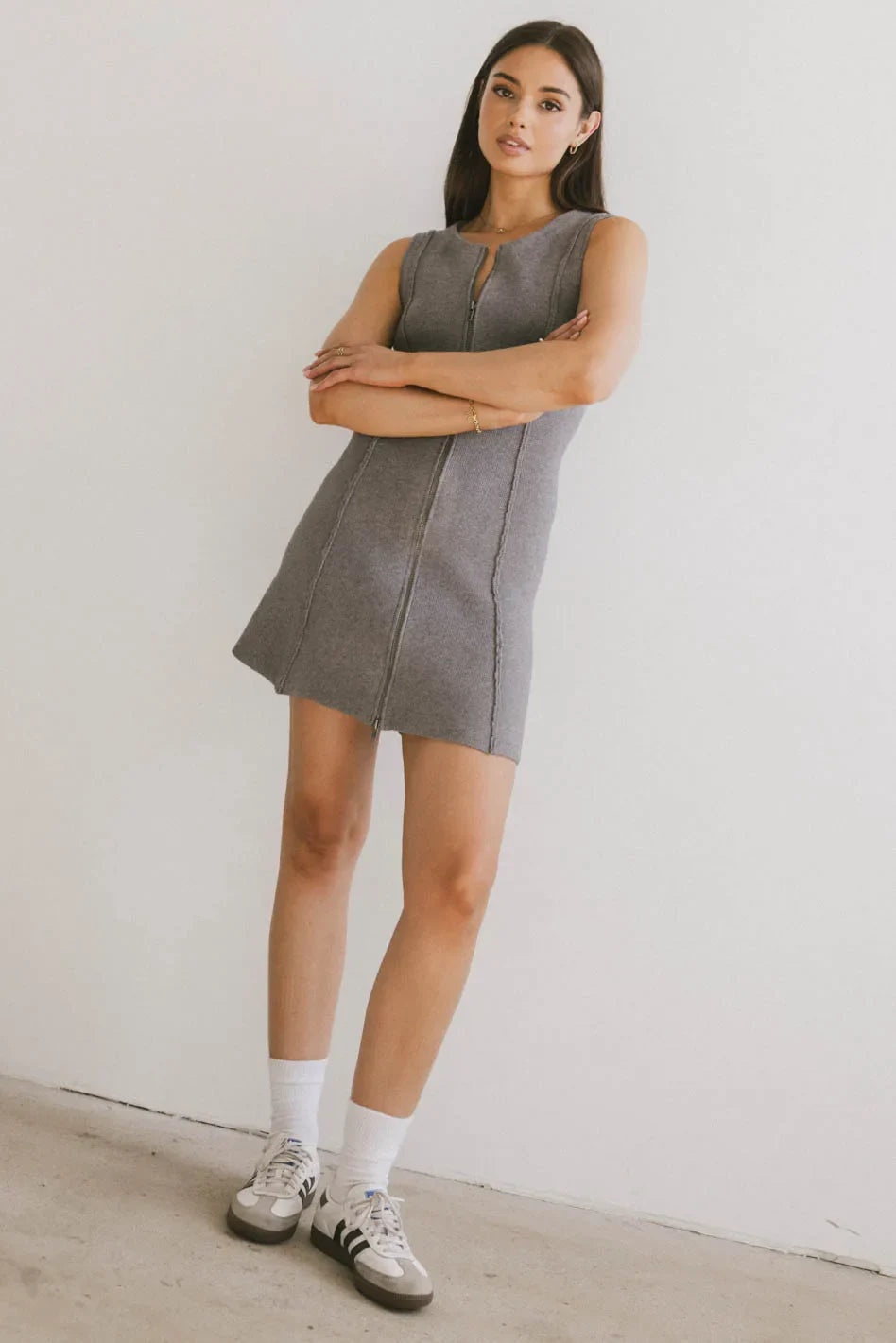 Sleeveless dress in grey