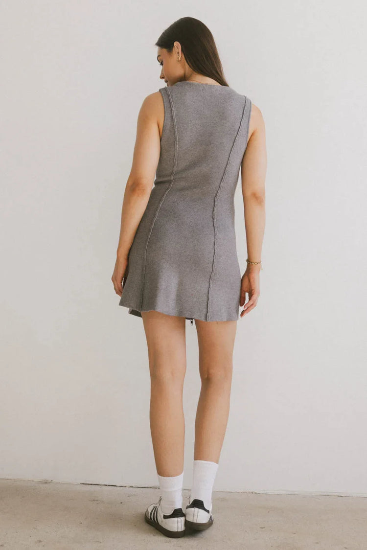 Plain color dress in grey