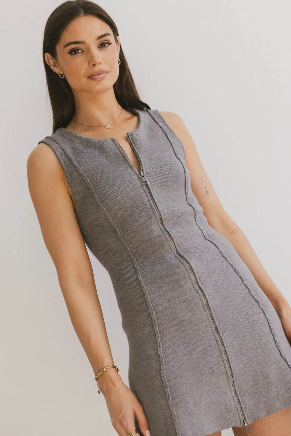 Round neck dress in grey