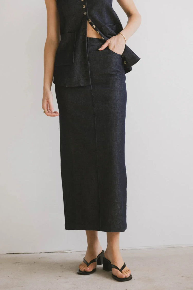 Two hand pockets denim skirt