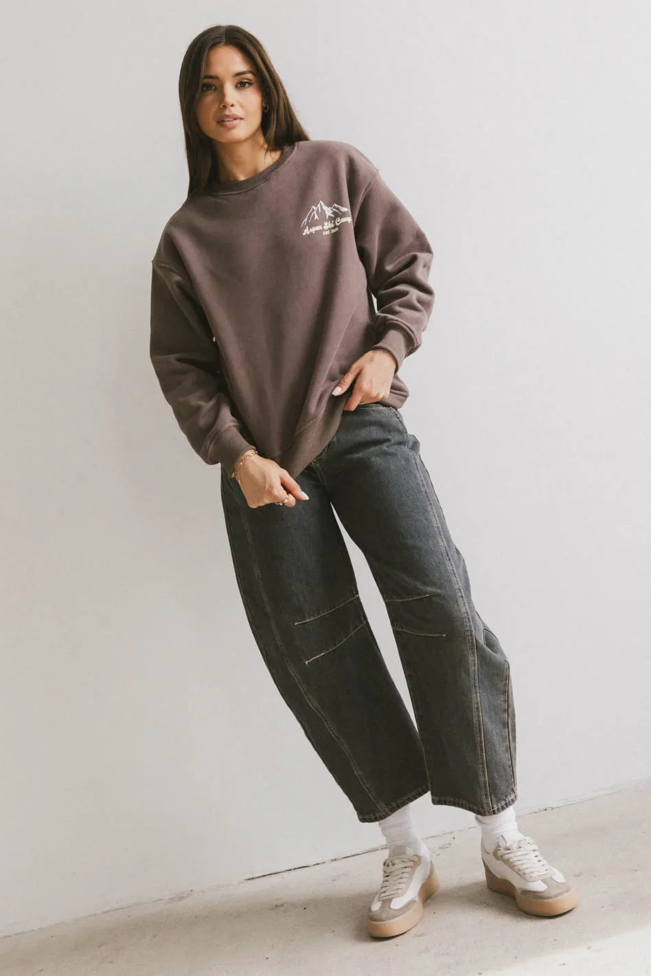 Ribbed hem sweatshirt in brown