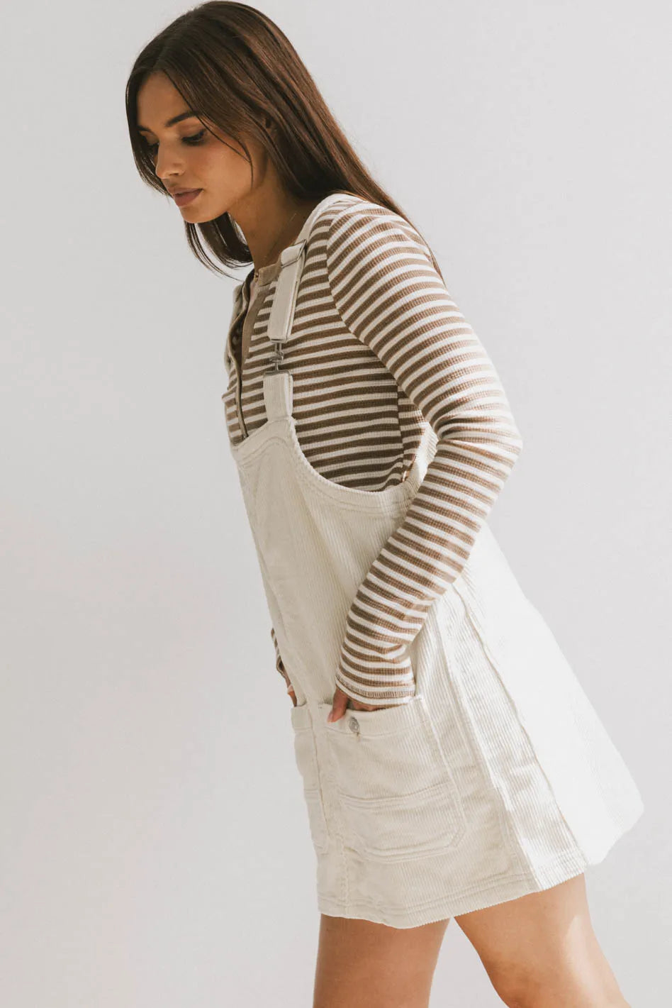 Two hand pockets overall in cream