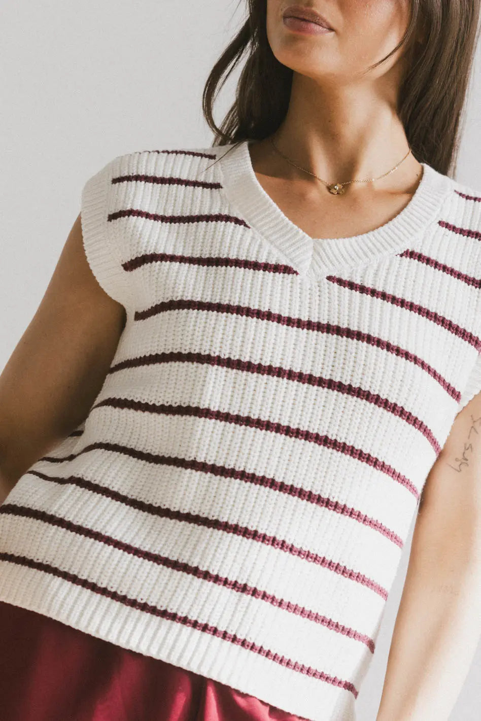 Striped V-Neck vest in wine