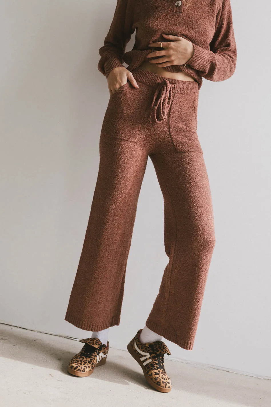 Elastic waist pants in brick