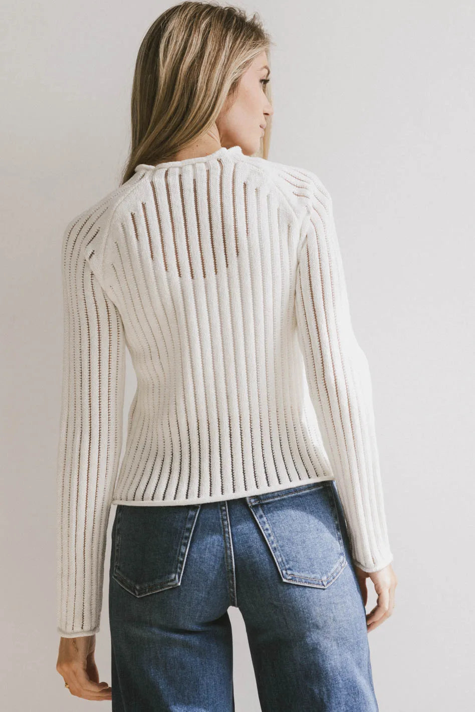 Plain color top in white