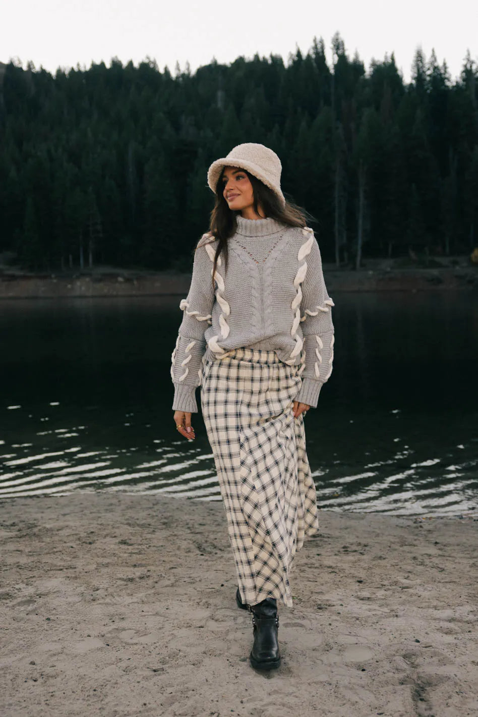 Woven skirt in black