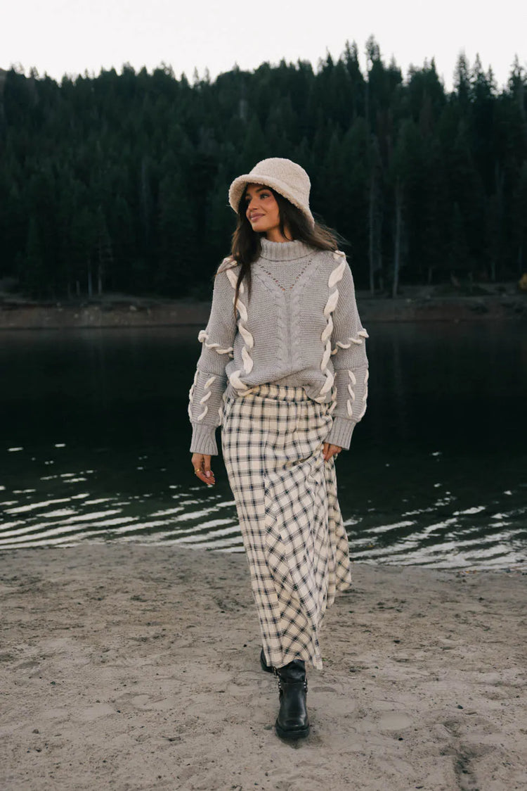 Woven skirt in black