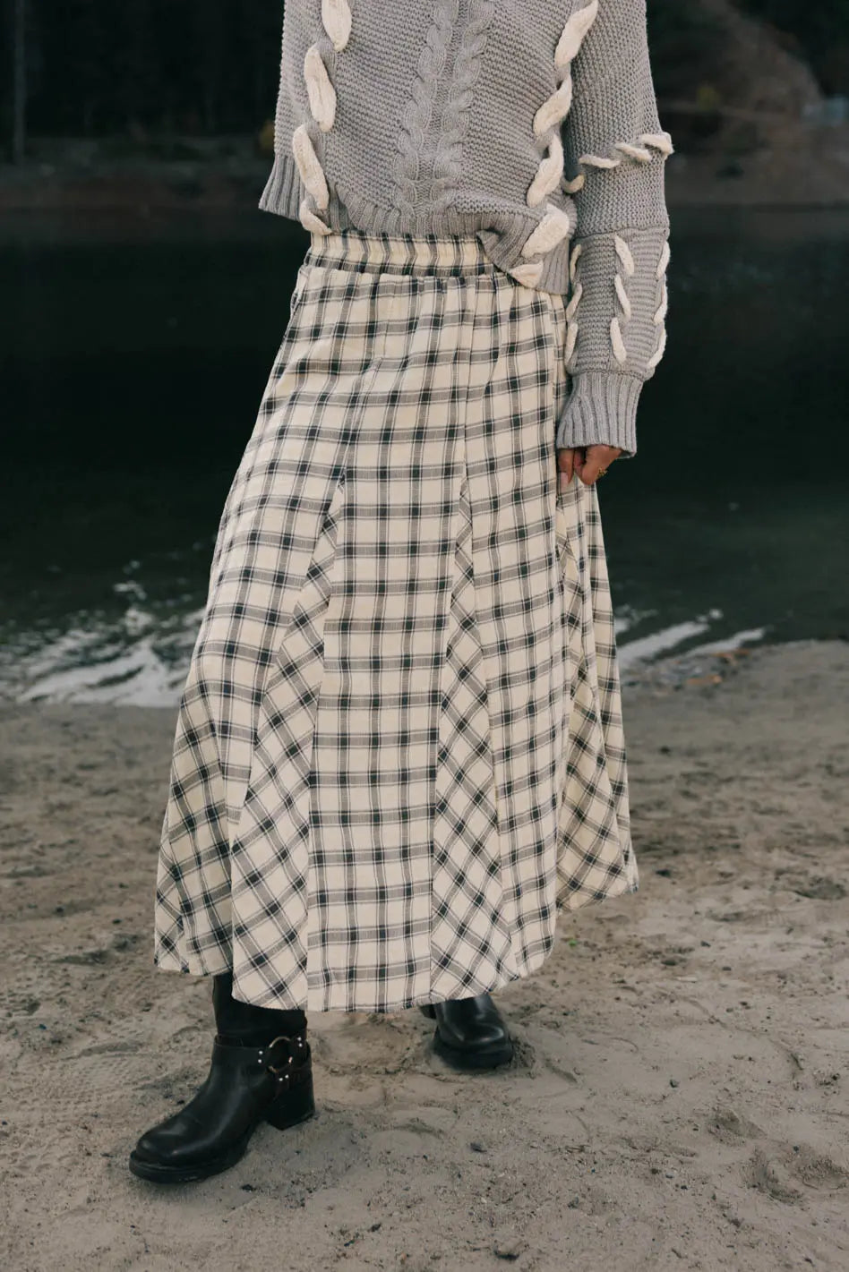 Plaid skirt in black