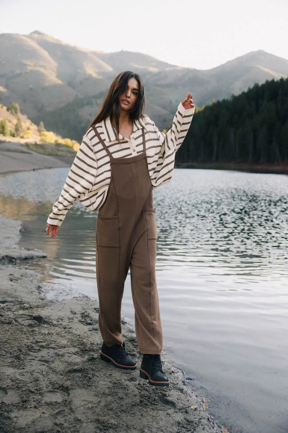 Two pockets overall in camel