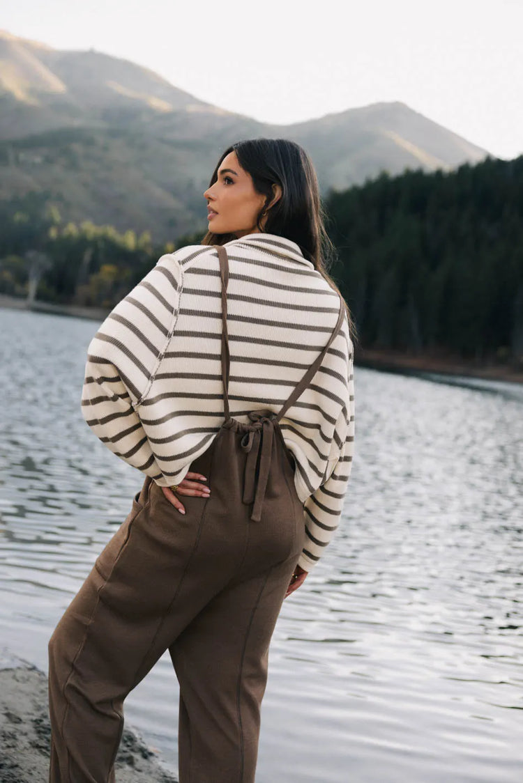 Adjustable straps overall in camel