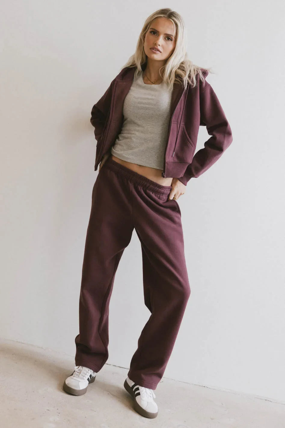 Pants in burgundy