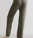 Plain color pants in olive