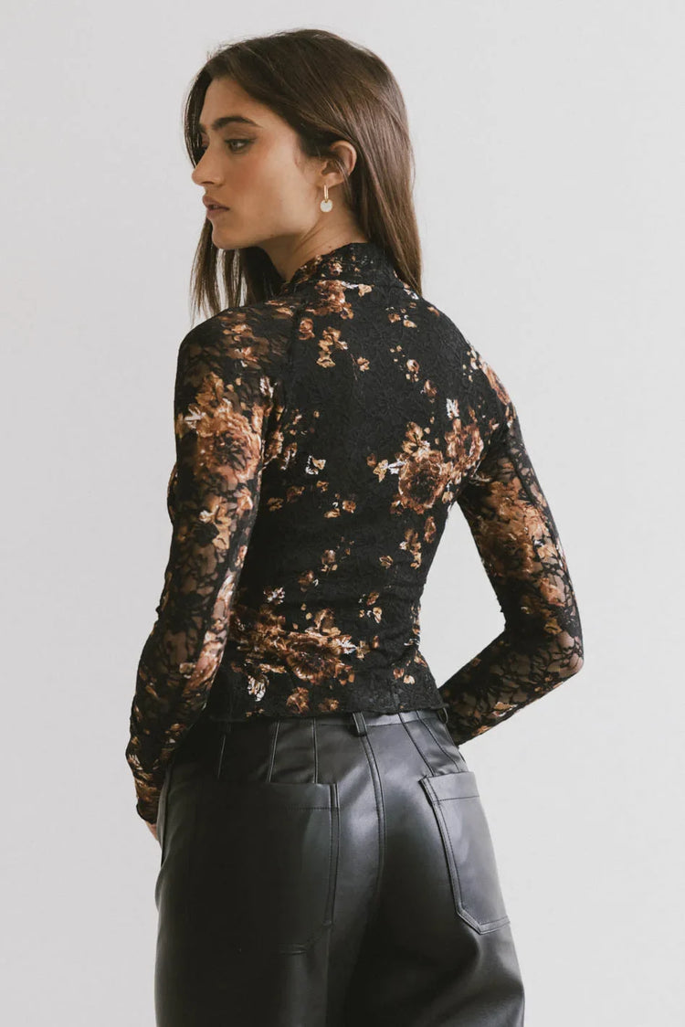 Textured top in black
