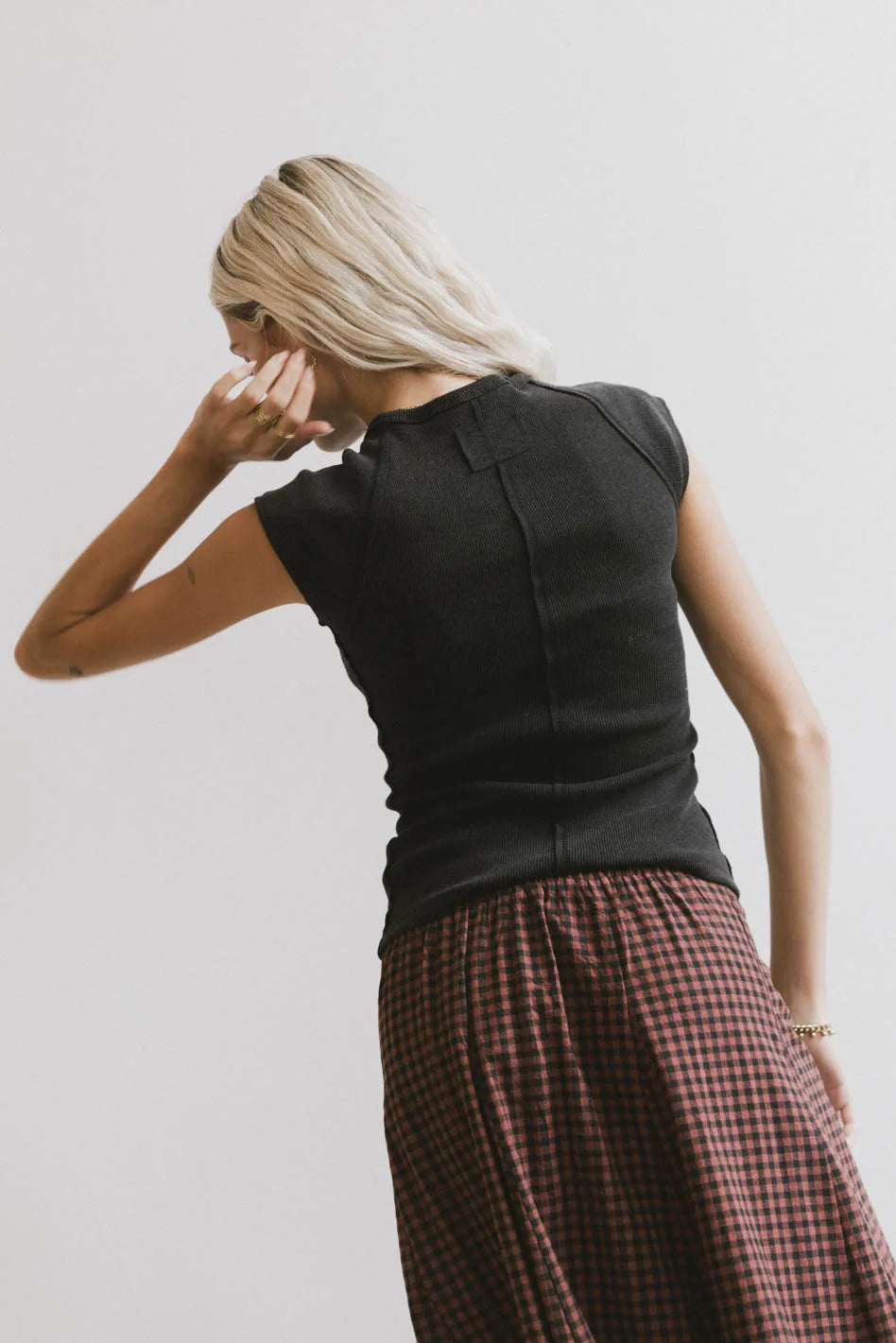 Plain color top in black
