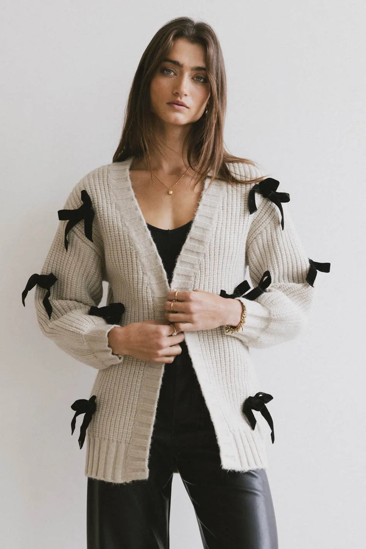 Long sleeves cardigan in taupe