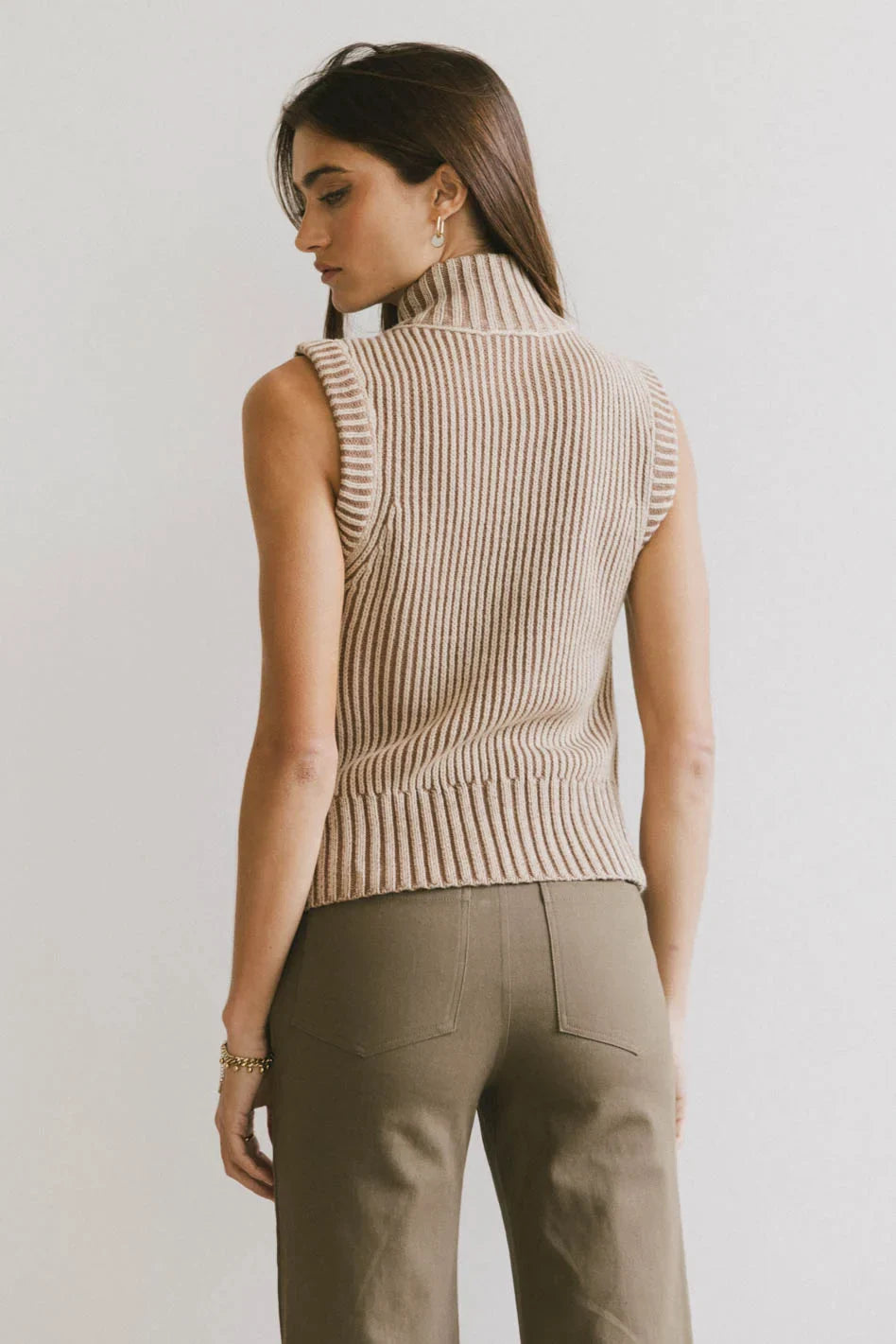 Sleeveless top in mocha