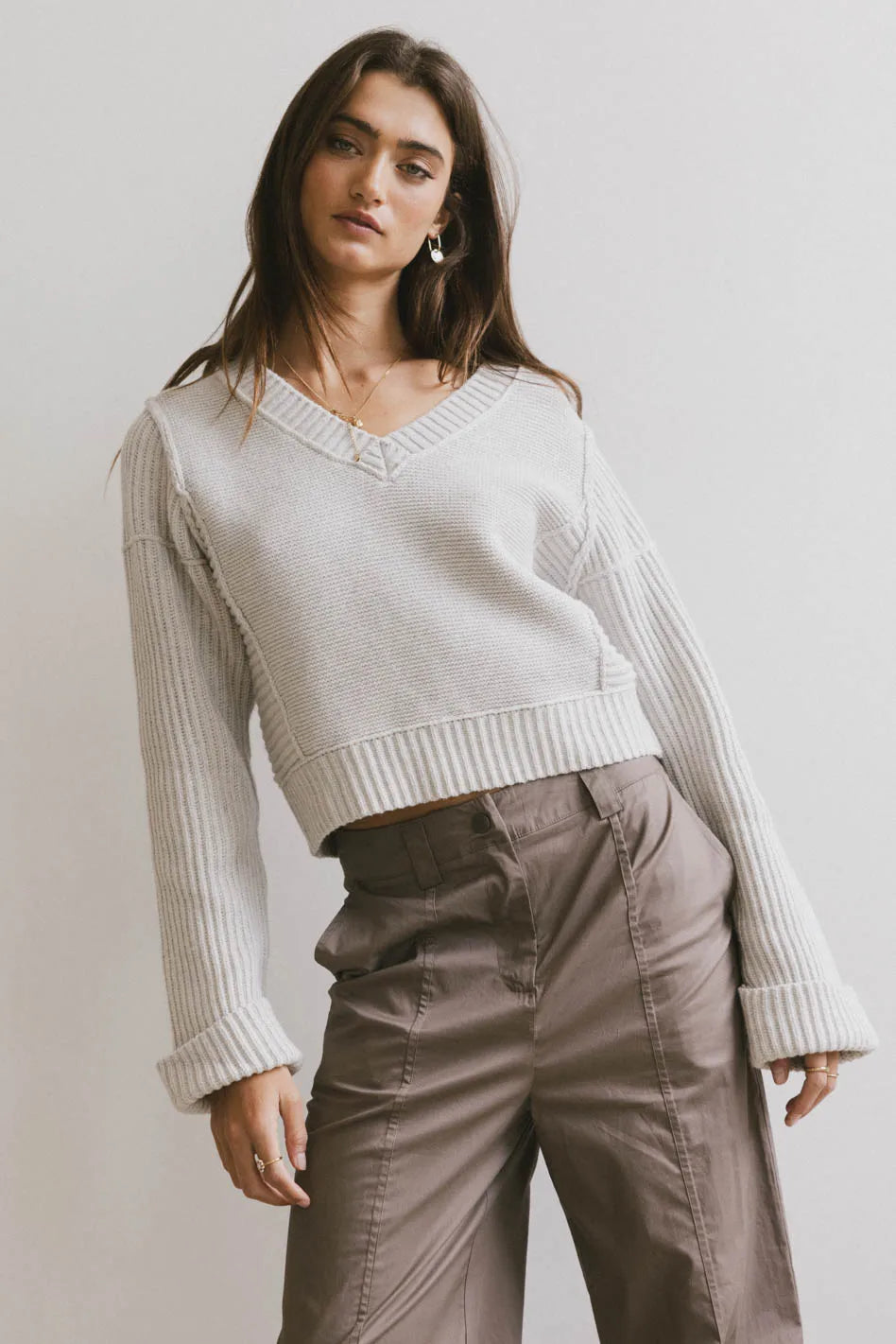 V-Neck sweater in grey