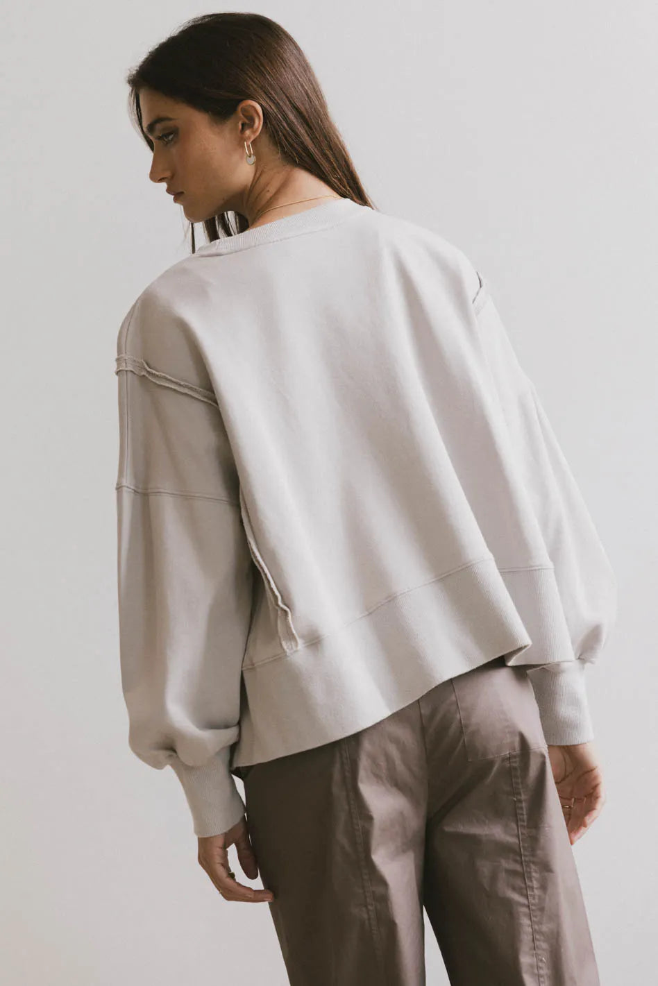 Plain color sweater in grey