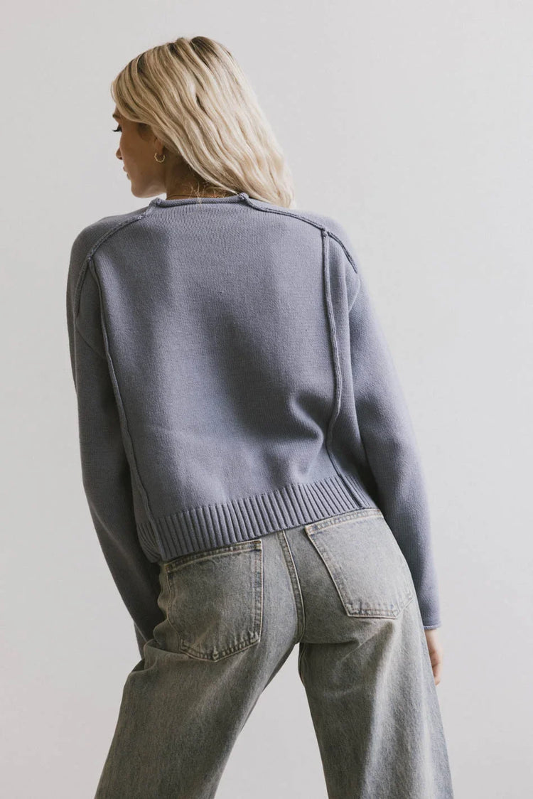 Plain color sweater in blue
