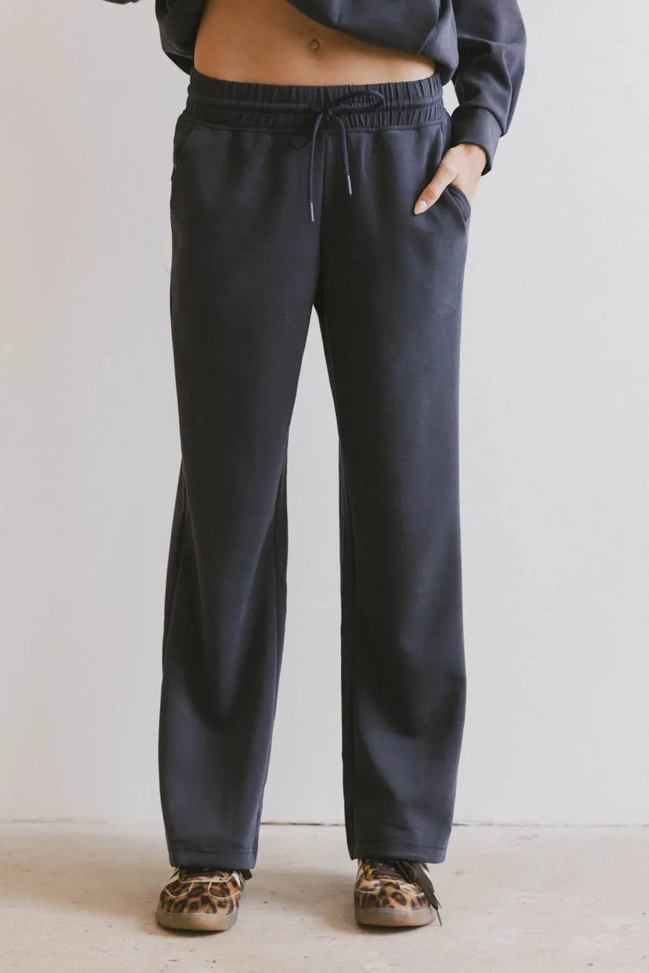 Elastic waist pants in navy