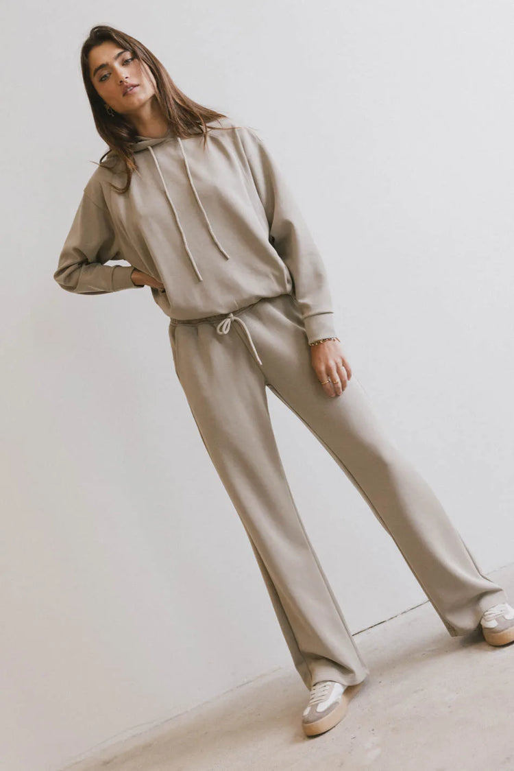 Hoodie in taupe paired with pants in taupe