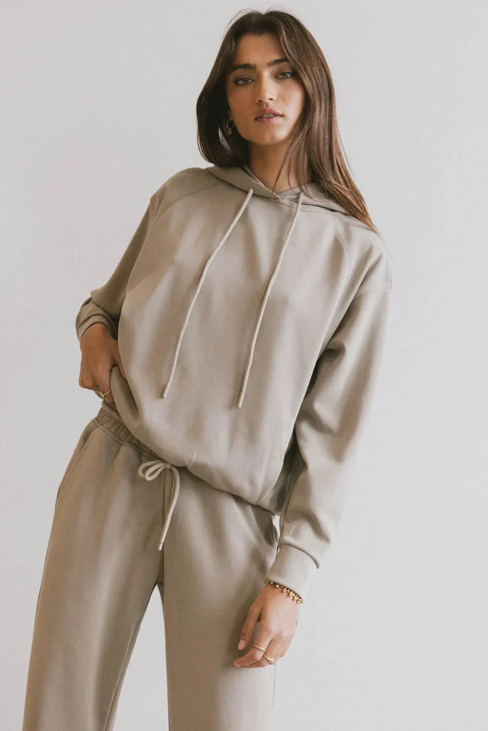 Long sleeves hoodie in taupe