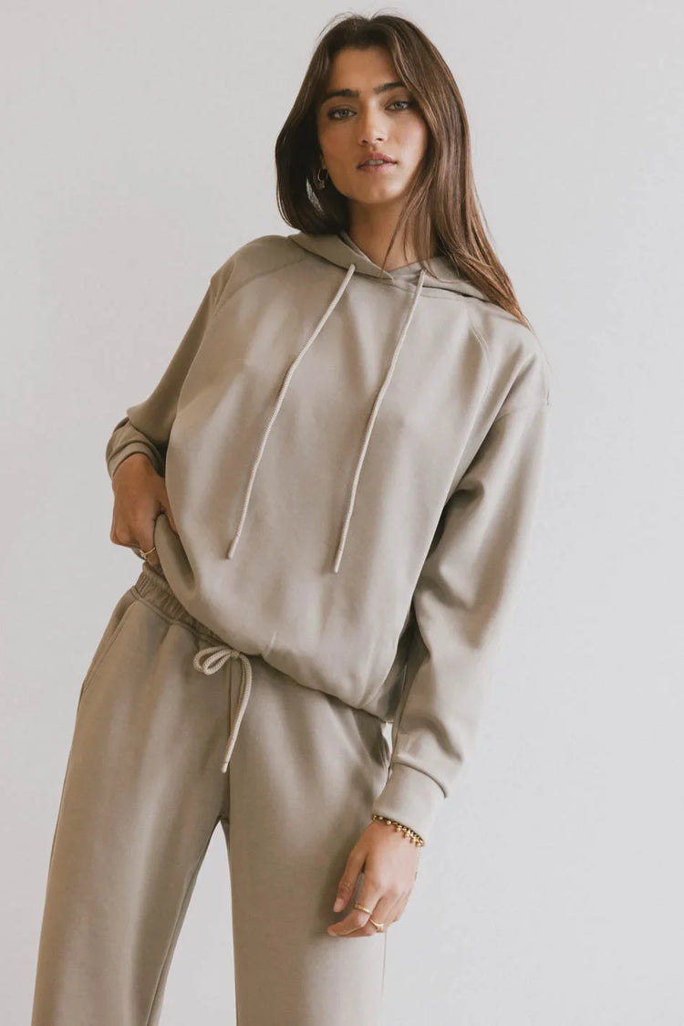 Long sleeves hoodie in taupe