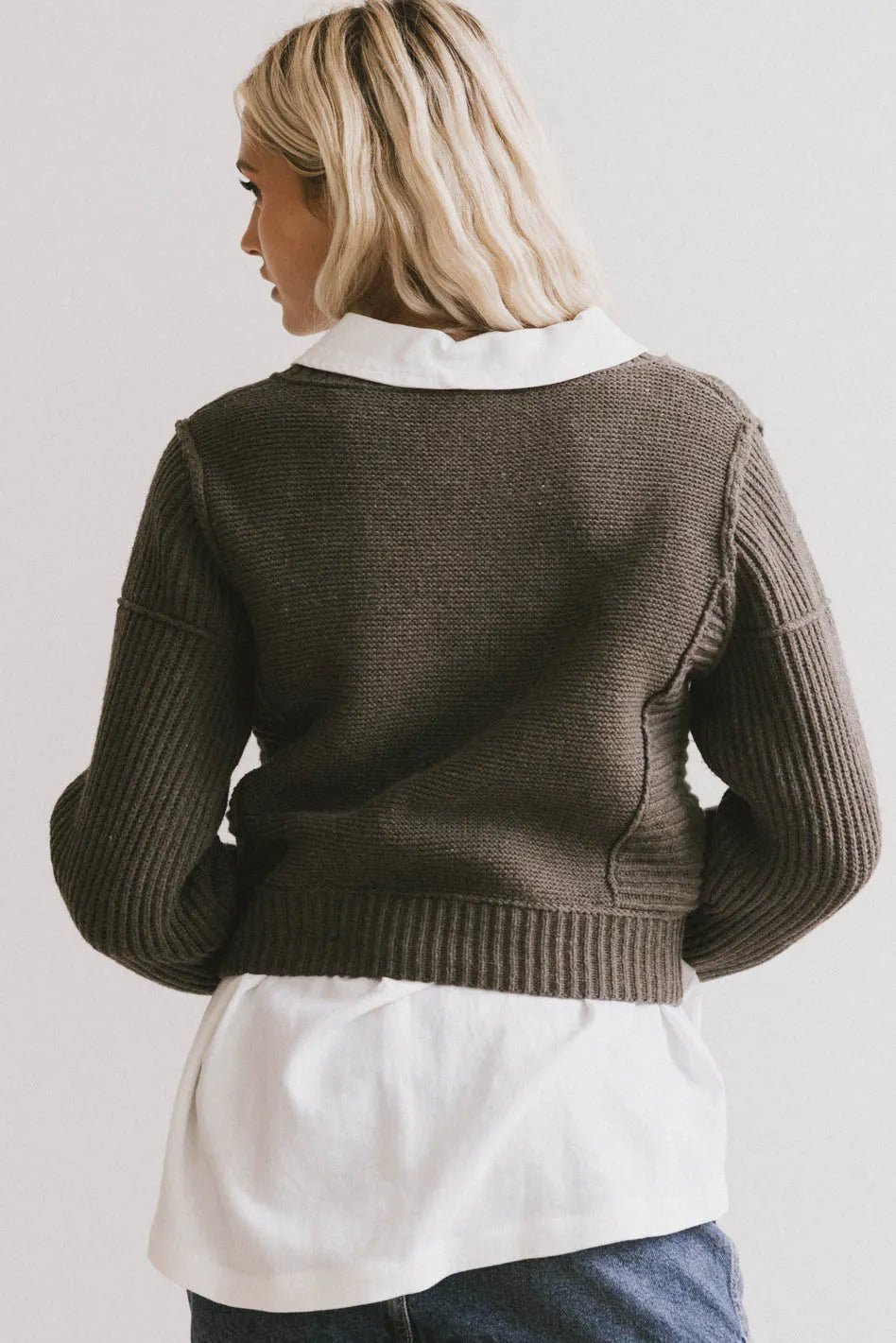 Plain color sweater in olive