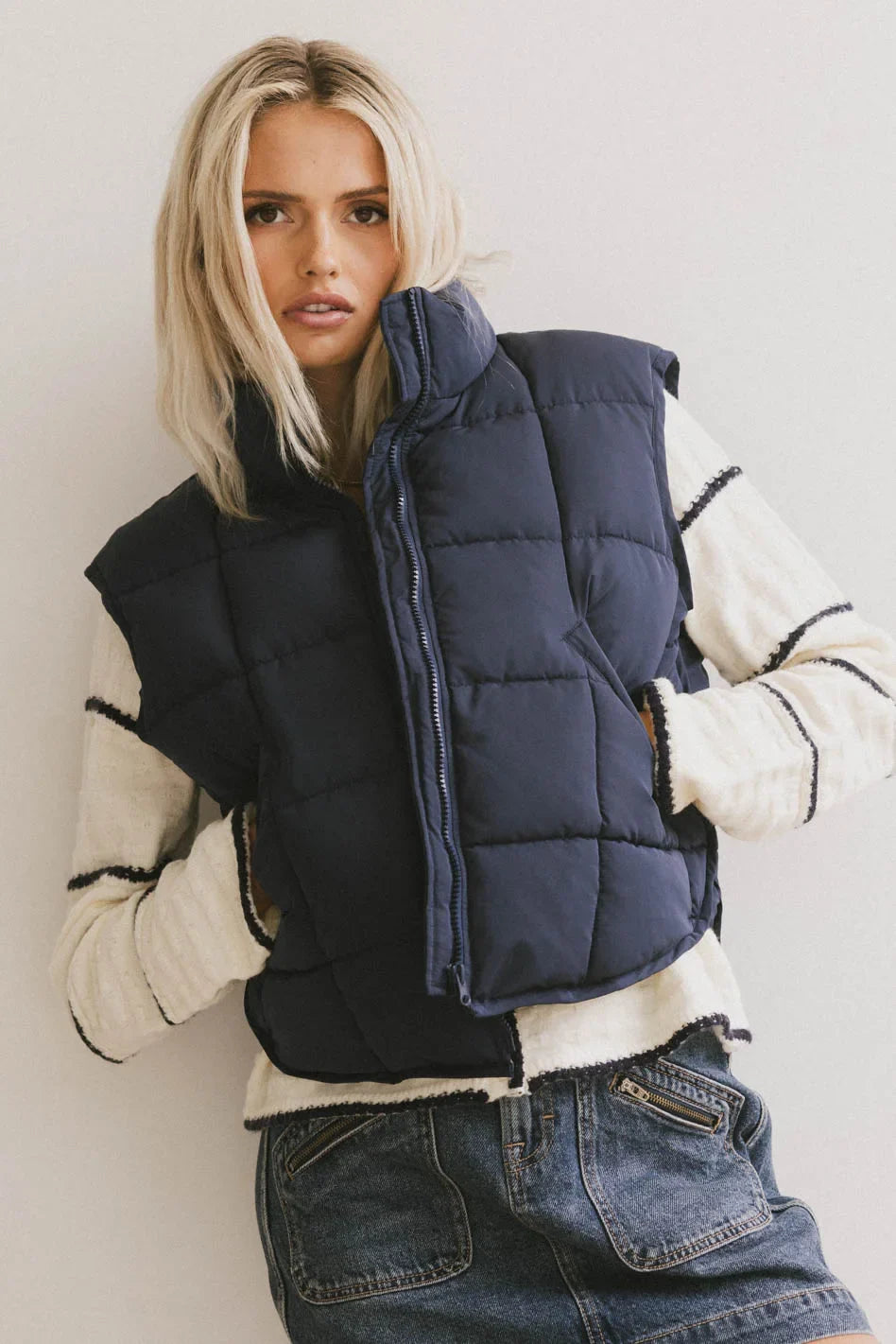 Two hand pockets vest in navy