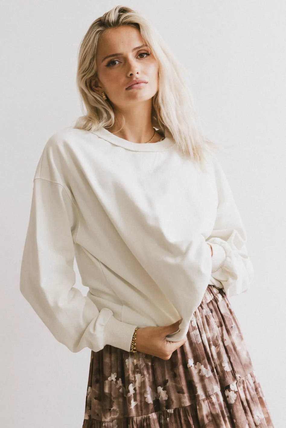 Round neck sweatshirt in natural