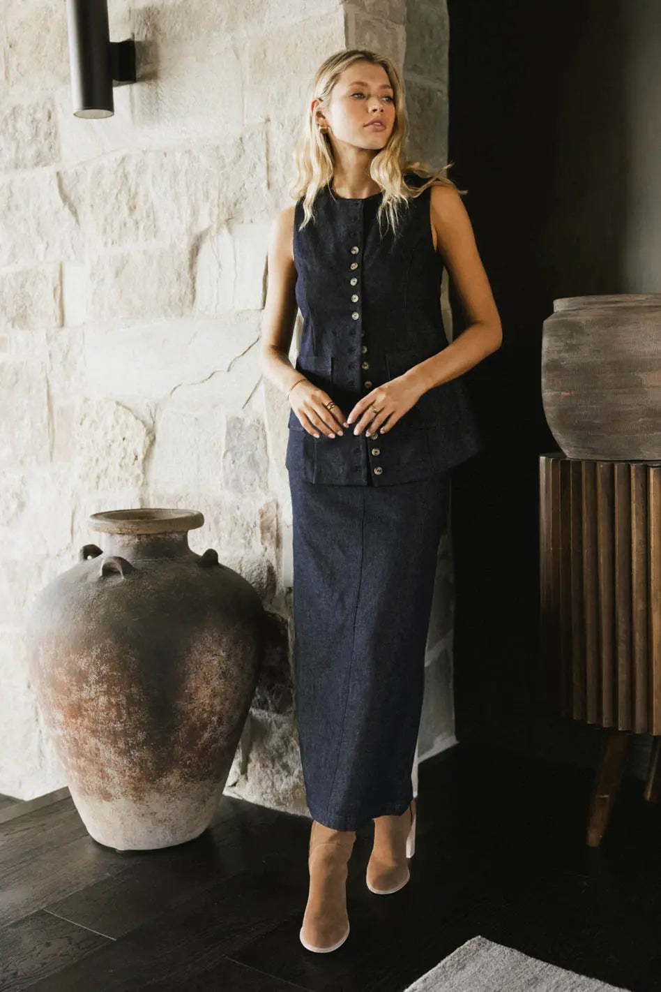 Denim skirt in dark wash