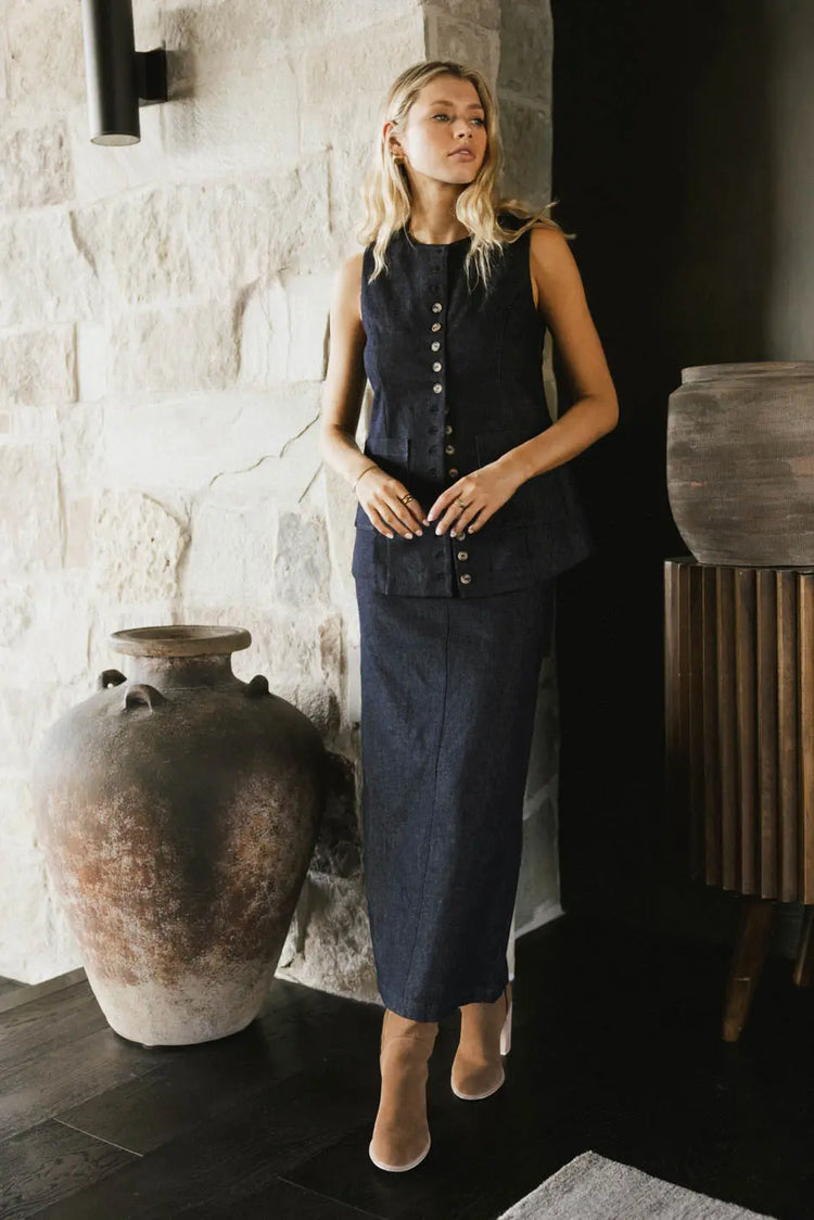 Denim skirt in dark wash