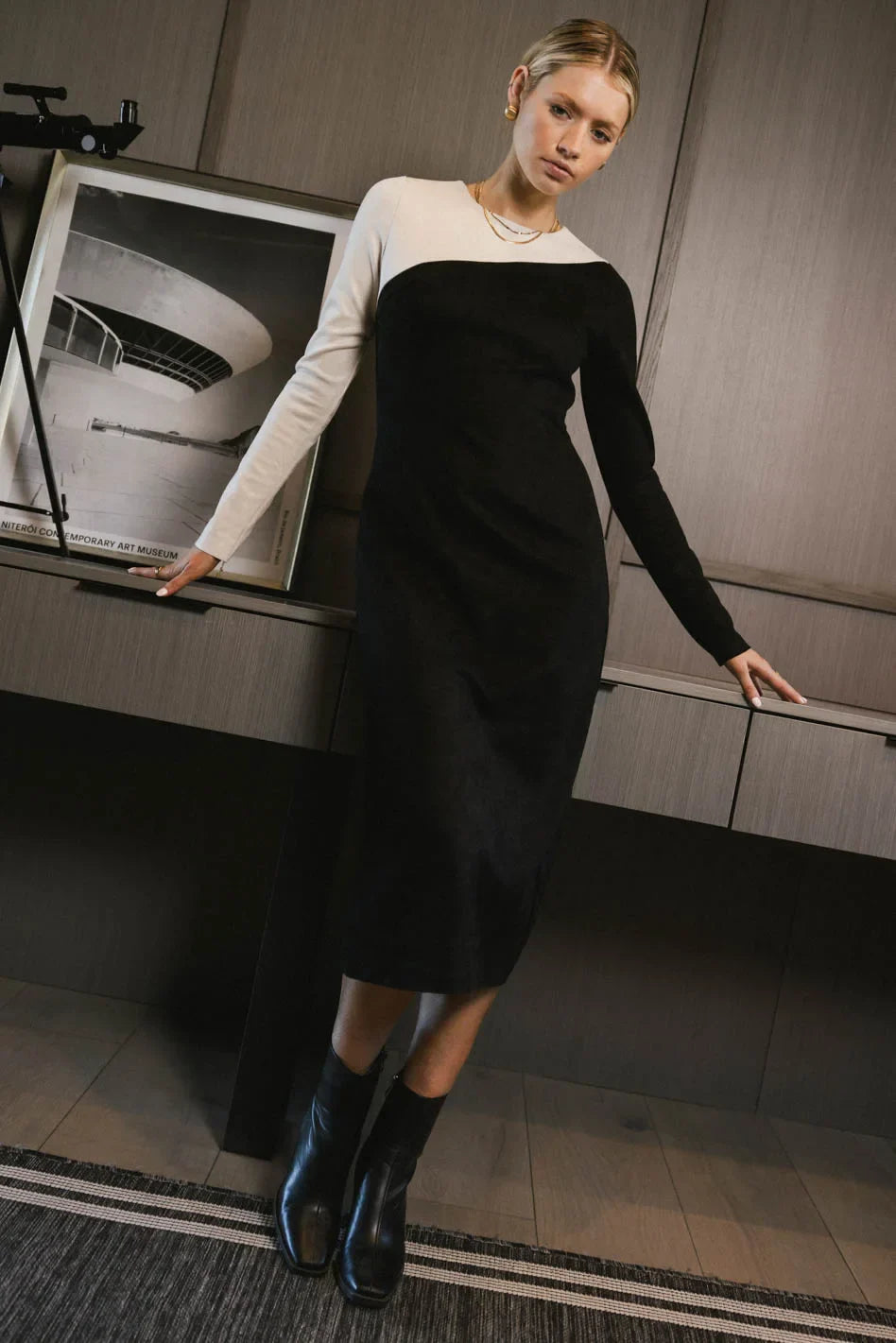 Midi dress in black