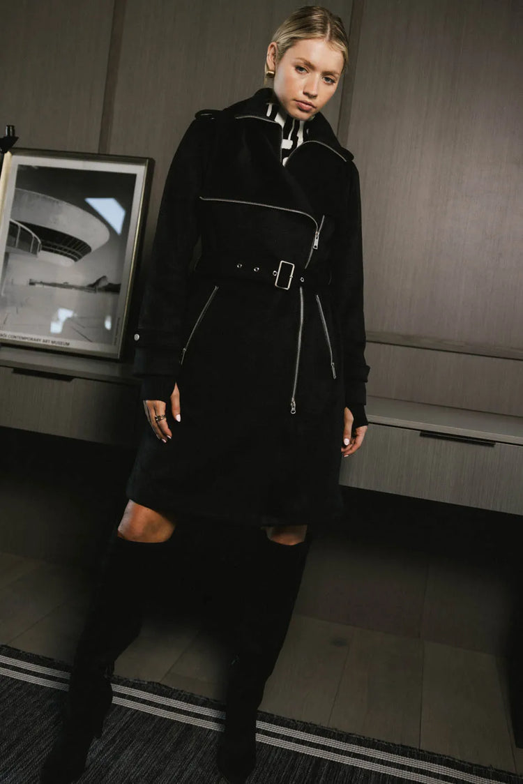 Trench coat in black