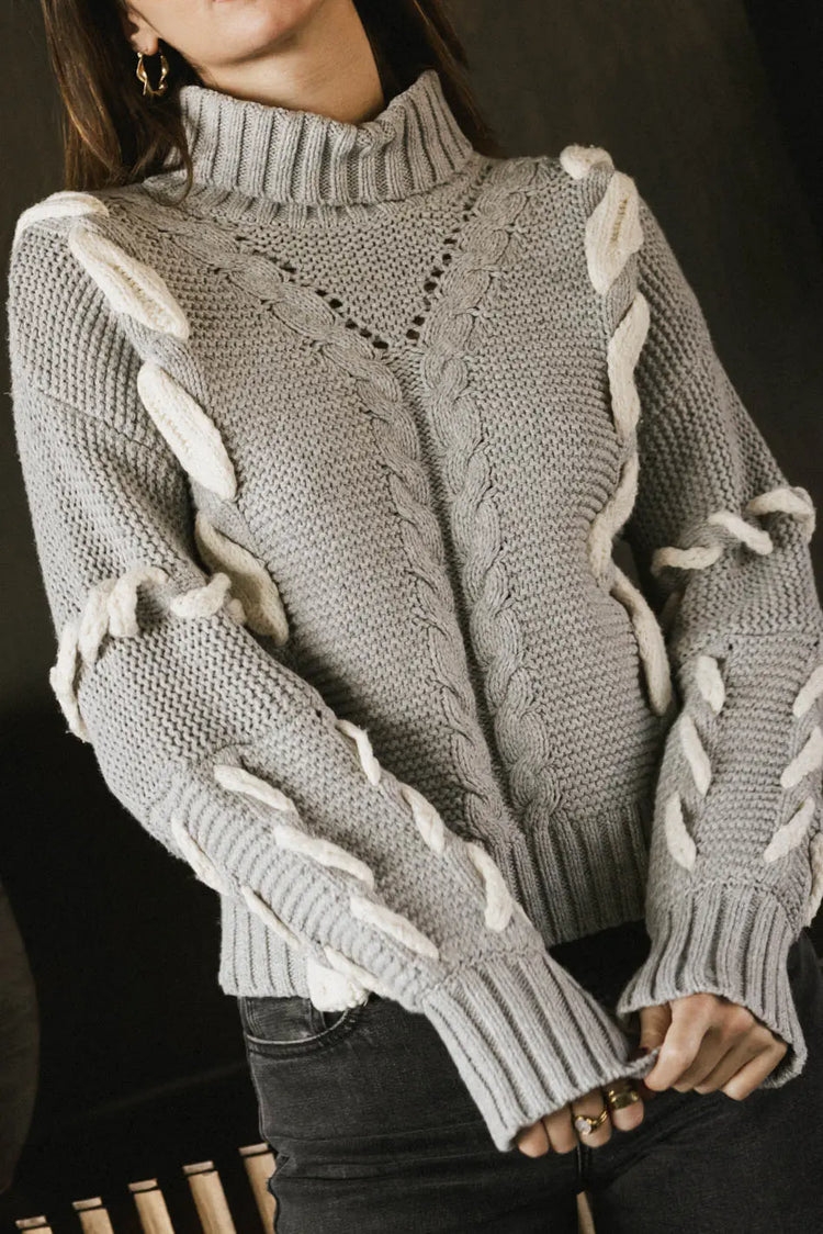 Braided style sweater in grey